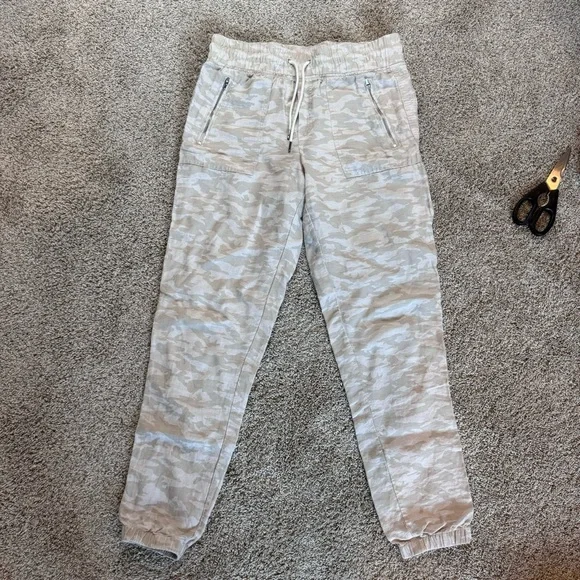ATHLETA Cabo Tide Linen Jogger. Cream Camo. Size 6T - Picture 3 of 6